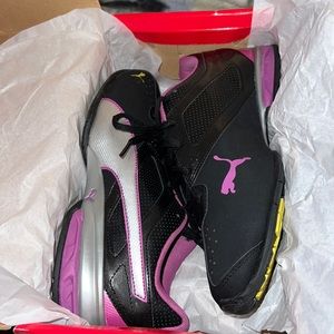 Big girls Sz pumas Sz 7 brand new!!!